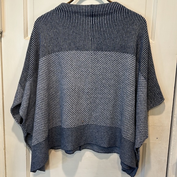 Gorgeous Cashmere Slouchy Poncho - Picture 5 of 7